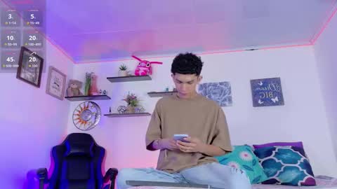 Snapshot of noah_tyler_ chatting on 10/02/25, 07:43 noah tyler online show from 10/02/25, 07:43