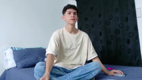 Snapshot of noah_tyler_ chatting on 10/28/25, 05:48 noah tyler online show from 10/28/25, 05:48