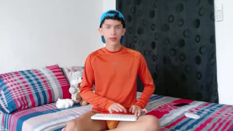 Snapshot of noah_tyler_ chatting on 11/19/25, 05:35 noah tyler online show from 11/19/25, 05:35