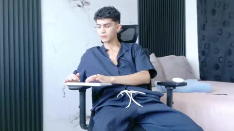 Snapshot of noah_tyler_ chatting on 12/05/25, 05:42 noah tyler online show from 12/05/25, 05:42