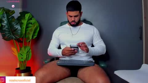 Snapshot of noahcrux chatting on 05/27/26, 02:41 Noah online show from 05/27/26, 02:41