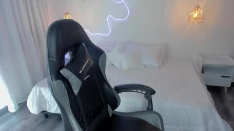 Snapshot of noahcryptic chatting on 11/03/25, 06:25 Noah online show from 11/03/25, 06:25