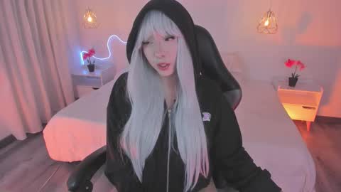 Snapshot of noahcryptic chatting on 11/15/25, 05:49 Noah online show from 11/15/25, 05:49