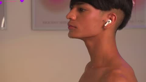 Snapshot of noahh_th03 chatting on 03/09/25, 06:11 Noah online show from 03/09/25, 06:11