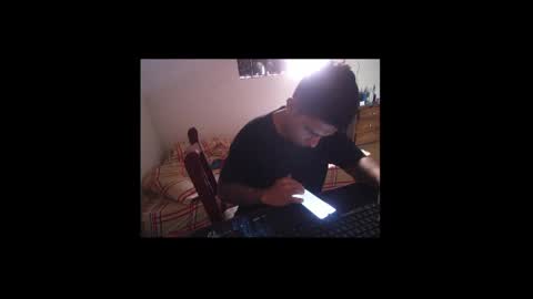 Snapshot of noahsmitt1 chatting on 04/12/26, 04:34 noah online show from 04/12/26, 04:34