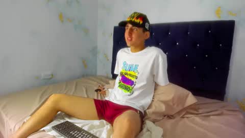 Snapshot of noahwhitee chatting on 11/05/25, 06:52 noahwhitee online show from 11/05/25, 06:52