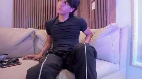 Snapshot of noahx_valko chatting on 12/14/25, 02:44 noahx_valko online show from 12/14/25, 02:44