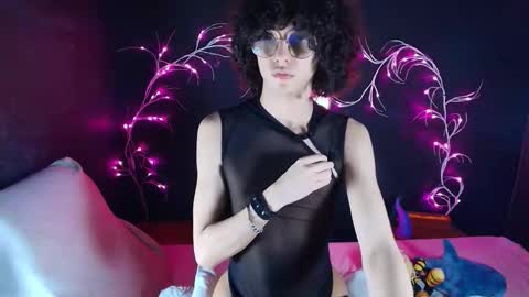 Noah Xtar online show from 11/10/25, 02:43