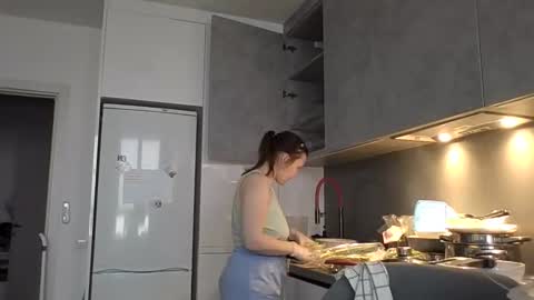 Snapshot of nodarell chatting on 11/23/25, 09:42 nodarell online show from 11/23/25, 09:42