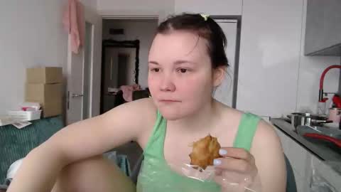 Snapshot of nodarell chatting on 12/19/25, 08:21 nodarell online show from 12/19/25, 08:21