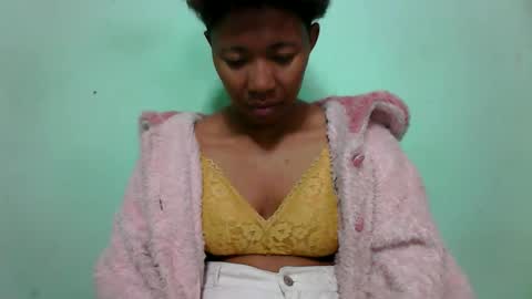 noellah online show from 10/06/25, 04:32