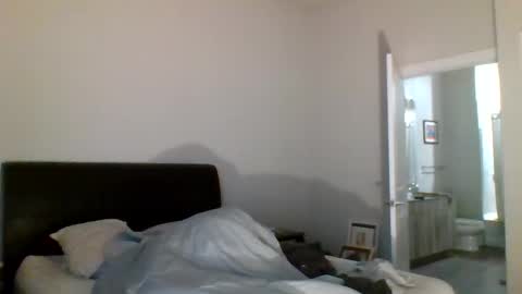 noelng3 online show from 11/26/25, 08:59