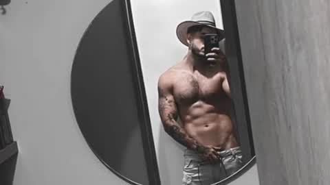 Snapshot of noha_miler chatting on 07/26/26, 10:05 kevin online show from 07/26/26, 10:05