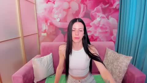 NoirDiva online show from 06/17/26, 05:43