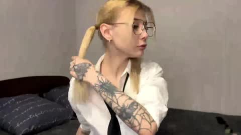 Snapshot of nolabussing chatting on 05/18/26, 12:00 Sofia online show from 05/18/26, 12:00