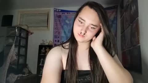 Snapshot of nonbinarybeauty20 chatting on 02/22/25, 09:45 nonbinarybeauty20 online show from 02/22/25, 09:45