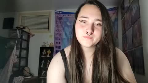 Snapshot of nonbinarybeauty20 chatting on 03/05/25, 11:06 nonbinarybeauty20 online show from 03/05/25, 11:06