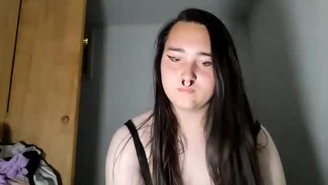 Snapshot of nonbinarybeauty20 chatting on 09/11/25, 06:30 nonbinarybeauty20 online show from 09/11/25, 06:30