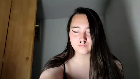 Snapshot of nonbinarybeauty20 chatting on 09/17/25, 06:53 nonbinarybeauty20 online show from 09/17/25, 06:53