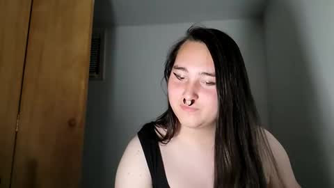 Snapshot of nonbinarybeauty20 chatting on 10/15/25, 04:01 nonbinarybeauty20 online show from 10/15/25, 04:01