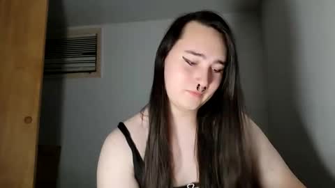 Snapshot of nonbinarybeauty20 chatting on 03/08/26, 06:28 nonbinarybeauty20 online show from 03/08/26, 06:28