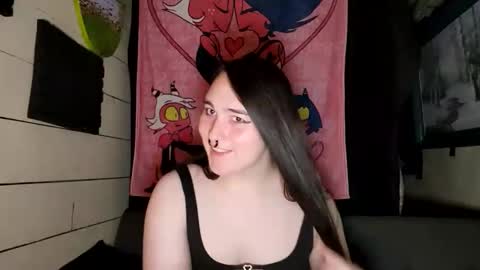 Snapshot of nonbinarybeauty20 chatting on 04/30/26, 07:36 nonbinarybeauty20 online show from 04/30/26, 07:36