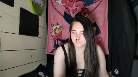 Snapshot of nonbinarybeauty20 chatting on 06/05/26, 12:06 nonbinarybeauty20 online show from 06/05/26, 12:06