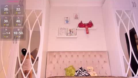 Snapshot of nooniemoon chatting on 10/20/25, 03:18 nooniemoon online show from 10/20/25, 03:18