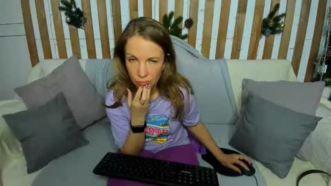 Snapshot of nora_adamss chatting on 12/25/24, 02:35 Nora online show from 12/25/24, 02:35