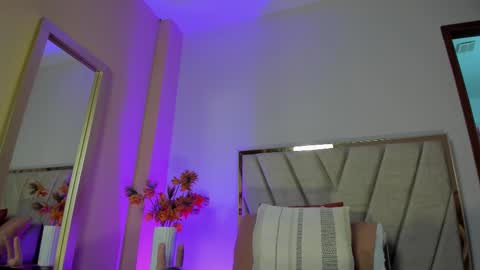 Snapshot of nora_dasilva chatting on 10/23/25, 12:10 Nora Da Silva online show from 10/23/25, 12:10