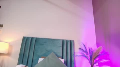 Snapshot of nora_dasilva chatting on 10/25/25, 12:51 Nora Da Silva online show from 10/25/25, 12:51