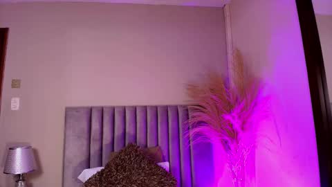 Snapshot of nora_dasilva chatting on 11/21/25, 12:21 Nora Da Silva online show from 11/21/25, 12:21