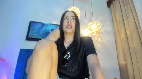 Snapshot of nora_dasilva chatting on 11/30/25, 01:59 Nora Da Silva online show from 11/30/25, 01:59