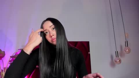 Snapshot of nora_dasilva chatting on 12/17/25, 12:38 Nora Da Silva online show from 12/17/25, 12:38