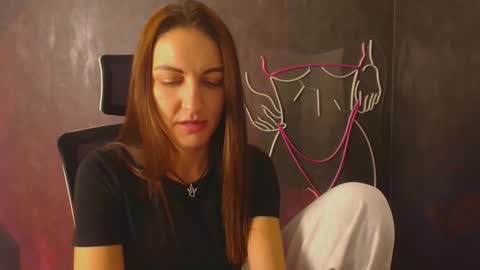 Nora online show from 10/08/25, 09:56