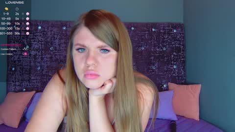 Snapshot of norabigas chatting on 12/26/24, 11:57 Nora online show from 12/26/24, 11:57