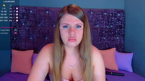 Snapshot of norabigas chatting on 01/22/25, 01:31 Nora online show from 01/22/25, 01:31