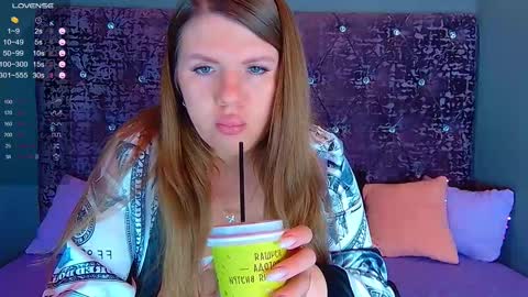 Snapshot of norabigas chatting on 02/10/25, 02:19 Nora online show from 02/10/25, 02:19