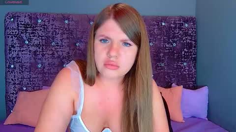 Snapshot of norabigas chatting on 02/11/25, 10:18 Nora online show from 02/11/25, 10:18