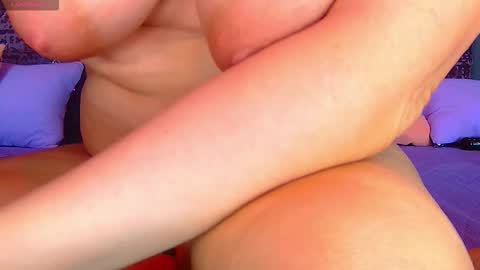 Snapshot of norabigas chatting on 09/09/25, 01:49 Nora online show from 09/09/25, 01:49