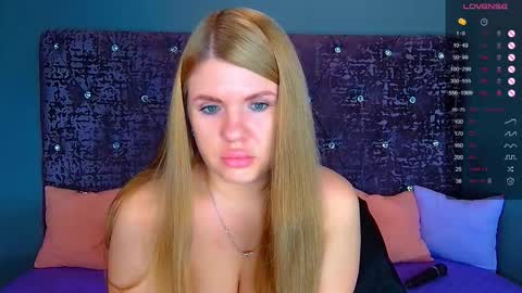 Snapshot of norabigas chatting on 10/05/25, 01:48 Nora online show from 10/05/25, 01:48