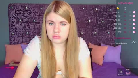 Snapshot of norabigas chatting on 11/27/25, 01:51 Nora online show from 11/27/25, 01:51