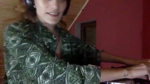 Snapshot of norablues chatting on 09/23/25, 06:00 norablues online show from 09/23/25, 06:00