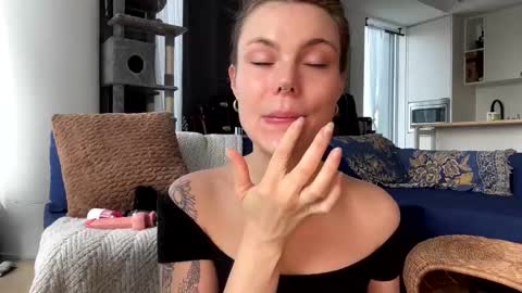 Nordic Belle online show from 04/14/26, 02:34