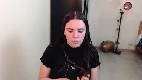 Snapshot of noreen_ chatting on 12/20/24, 04:04 noreen_ online show from 12/20/24, 04:04