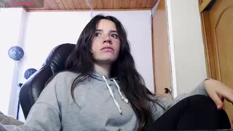 Snapshot of noreen_ chatting on 10/29/25, 07:04 noreen_ online show from 10/29/25, 07:04