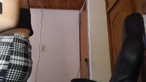 Snapshot of noreen_ chatting on 04/26/26, 04:15 noreen_ online show from 04/26/26, 04:15