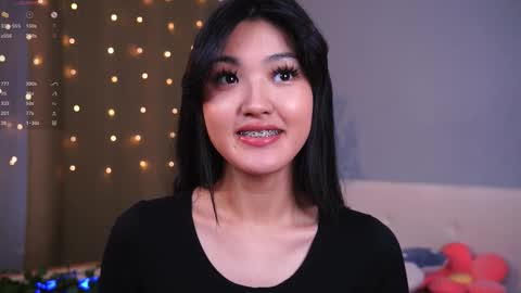 Snapshot of noreenbeckey chatting on 11/30/25, 08:18 Nore online show from 11/30/25, 08:18