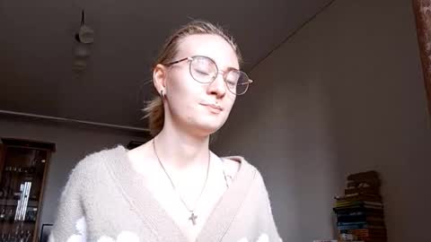 Snapshot of norinebaeza chatting on 10/12/25, 06:01 Lola online show from 10/12/25, 06:01