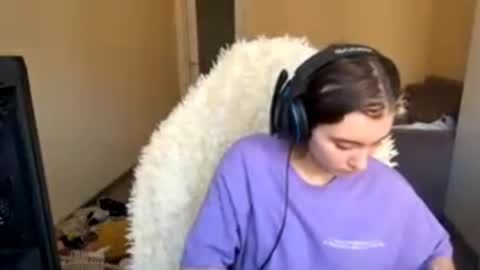 Elena online show from 04/17/26, 07:22